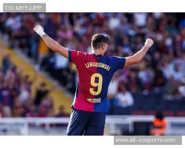 四冠中锋提前备战新赛季展现冠军气质与决心 四冠中锋提前备战新赛季展现冠军气质与决心